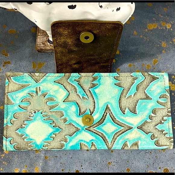 NWT Keep It Gypsy Turquoise Tooled Genuine Leather Wallet - Picture 2 of 16